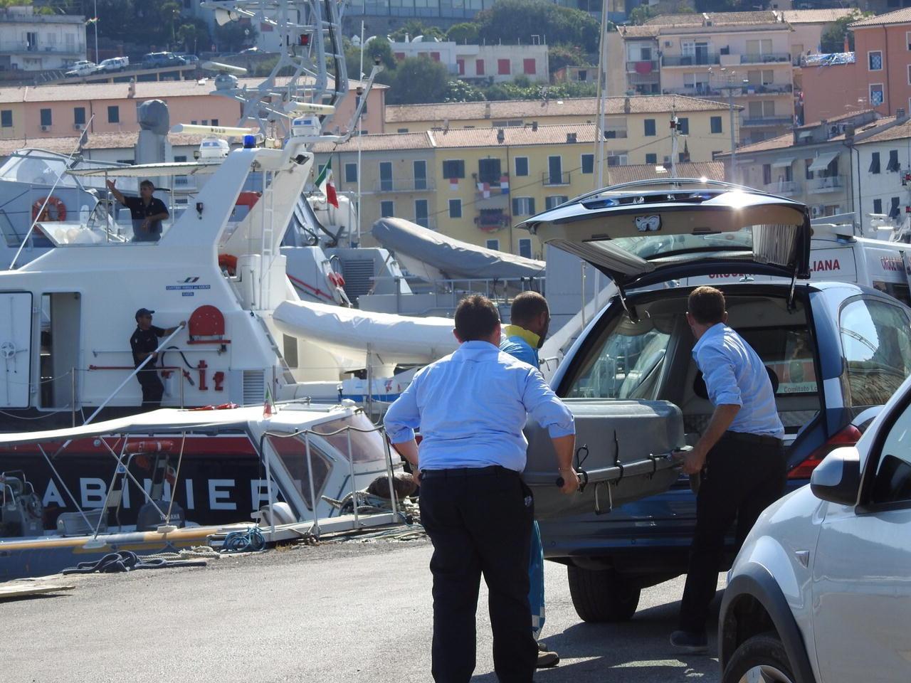 La salma del sub a Porto Santo Stefano (foto Enzo Russo)