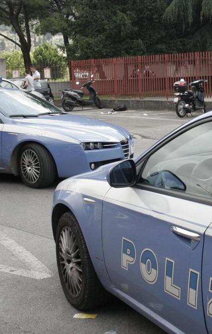 Lui fa i debiti, la madre lo difende 