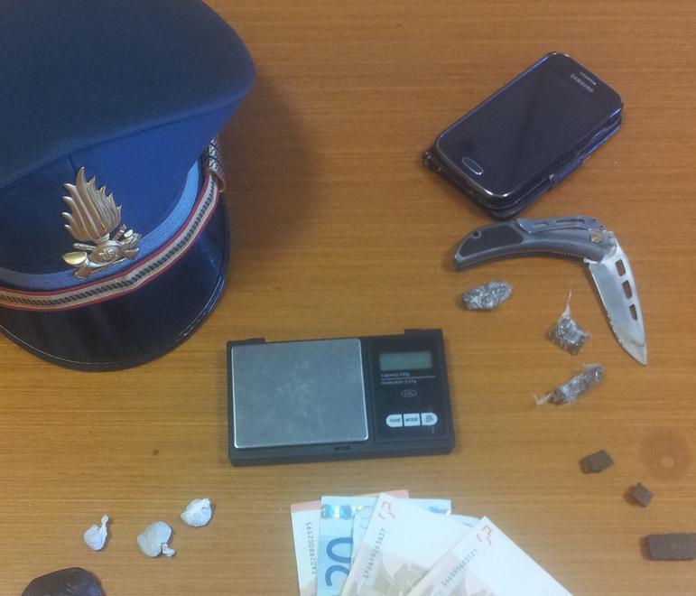 Ventunenne in possesso di droga, arrestato