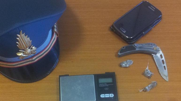 Ventunenne in possesso di droga, arrestato