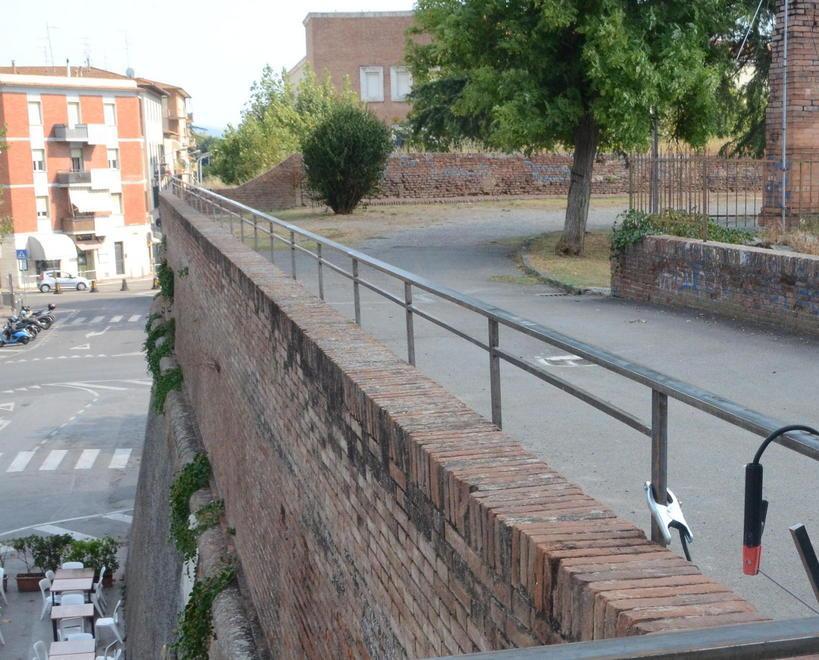 Parapetti in acciaio “corten” ecco le mura in sicurezza 