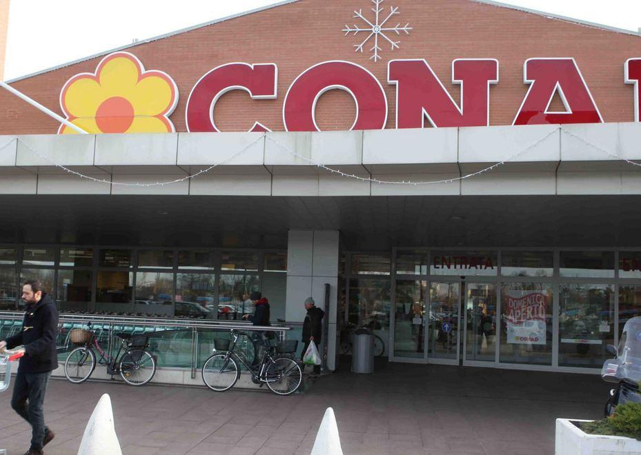 Il Conad resta chiuso ma è l’ultima volta