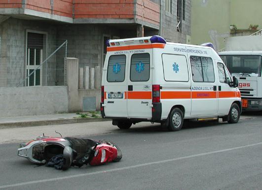 Cagliari, scontro frontale scooter-auto: muore un 44enne