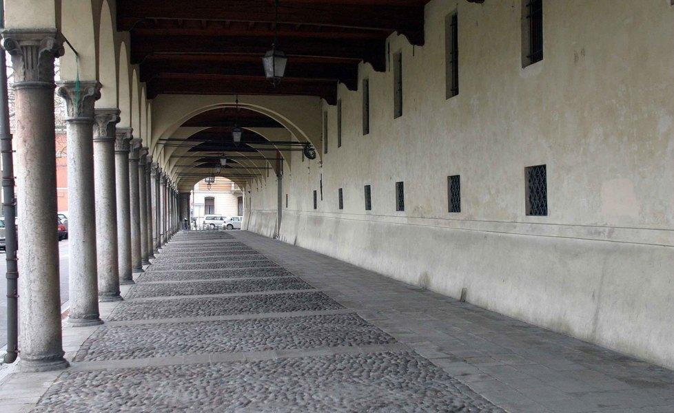Ferrara, soldi statali alle private? "Allora che paghino l’Imu" 