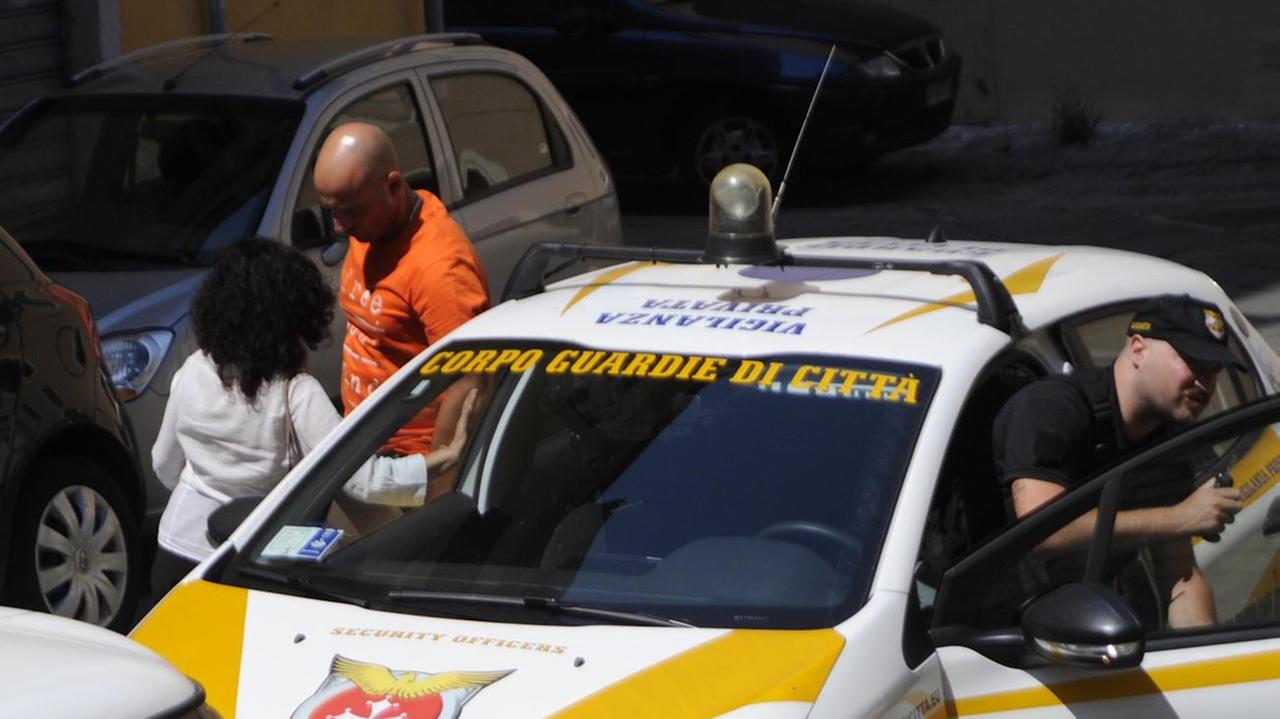 Follia vigilantes: anche senza licenza ma sempre armati