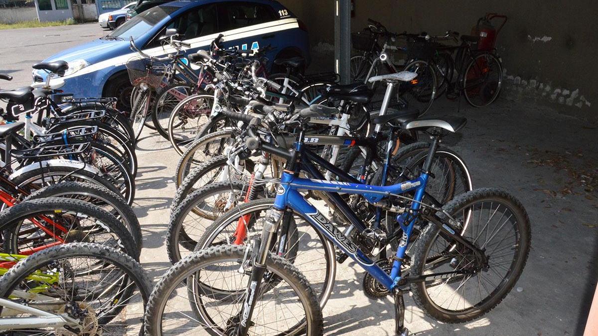 Le biciclette ritrovate dalla polizia lo scorso 8 agosto