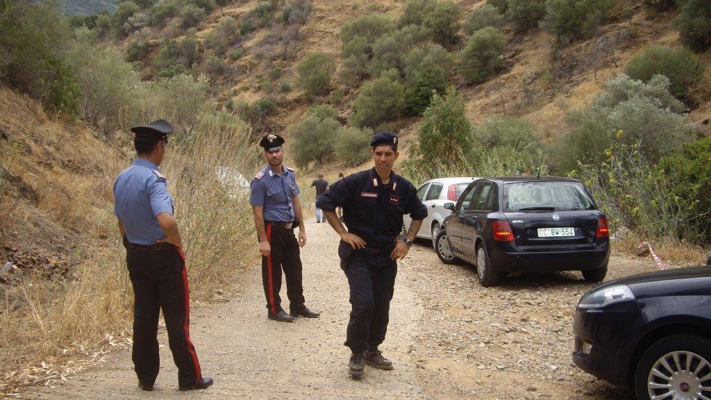 I carabinieri sulle montagne sopra il rio Leni dove è stato trovato il corpo di Sisinnio Pittau