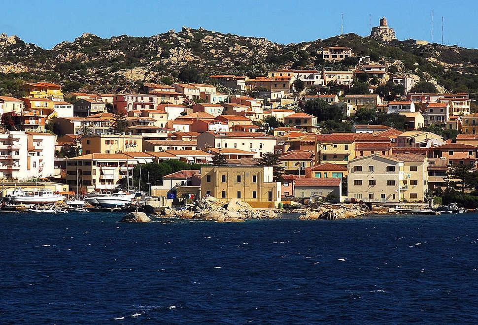 Fa il bagno e annega in mare alla Maddalena 
