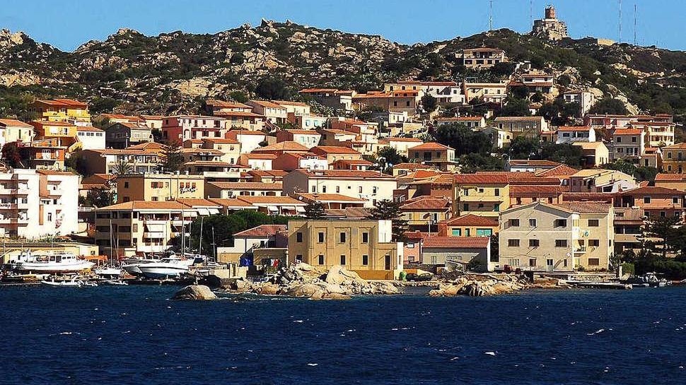 Fa il bagno e annega in mare alla Maddalena