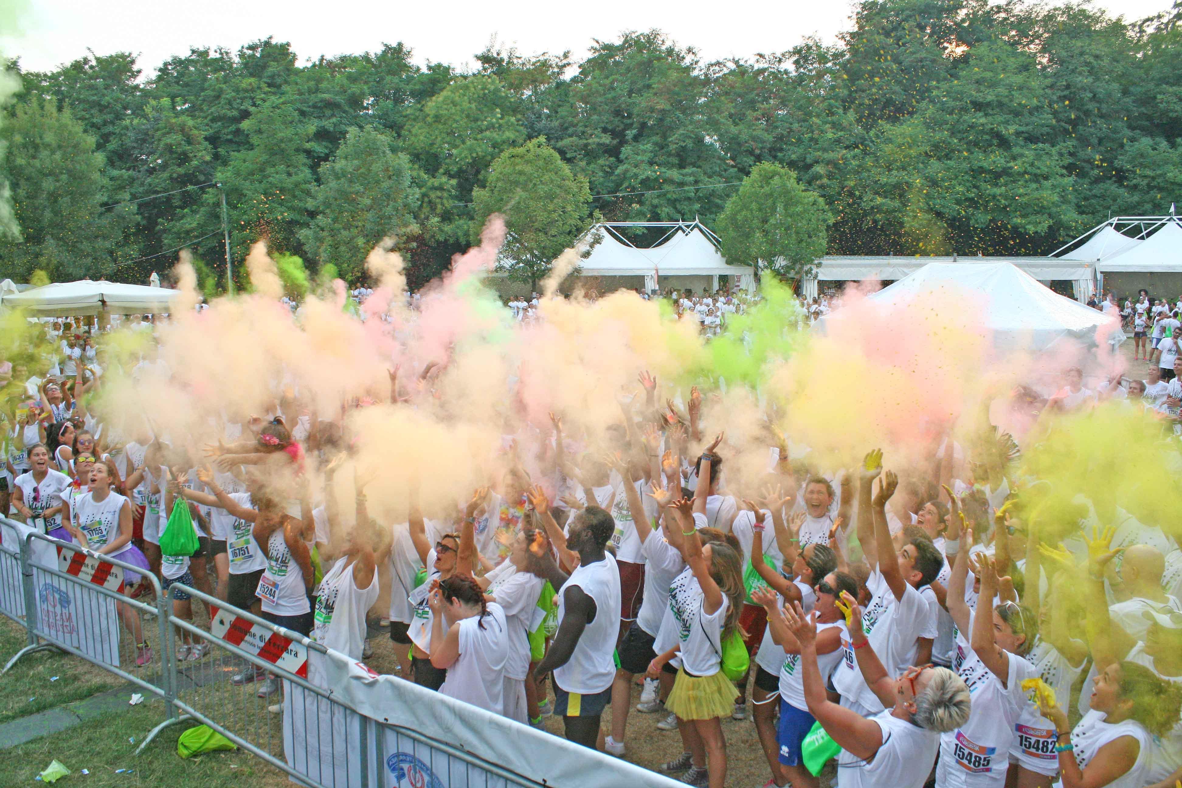 Ferrara, per Color Vibe Run la carica dei duemilacinquecento 