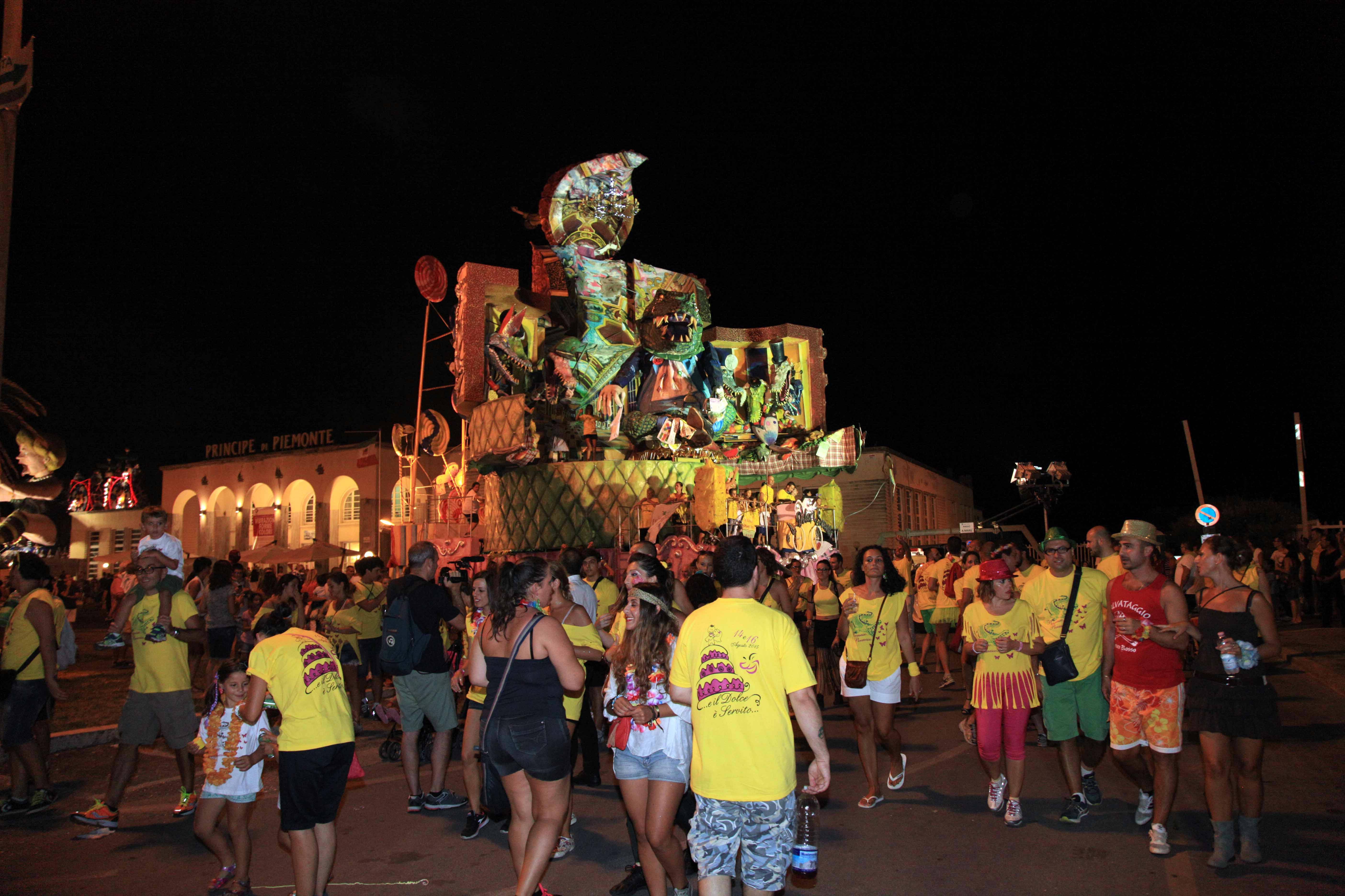 La prima sfilata del Carnevale estivo