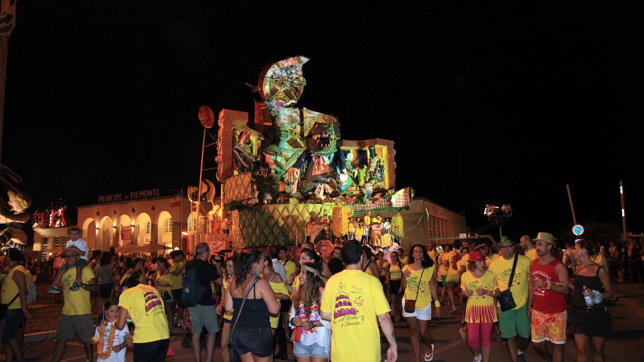 La prima sfilata del Carnevale estivo