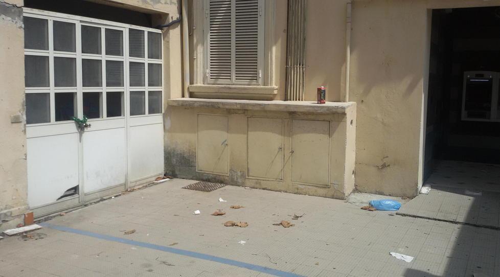 Bivacchi notturni vicino alla banca