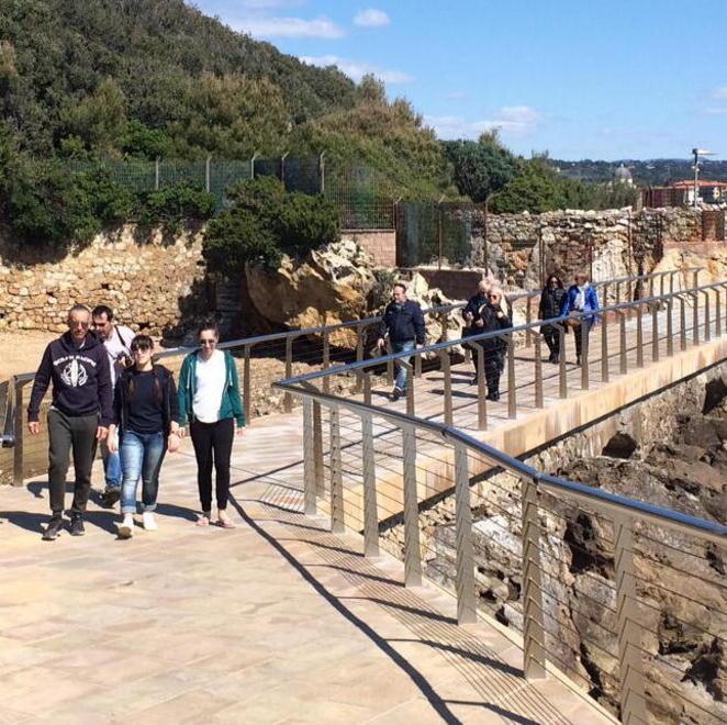 Castiglioncello, da punta Righini a Caletta altolà alle biciclette sulla passeggiata