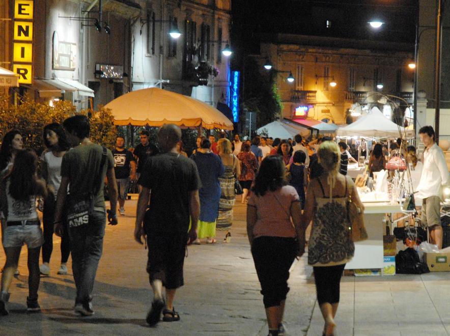 Notte bianca di Ferragosto in centro è grande festa 
