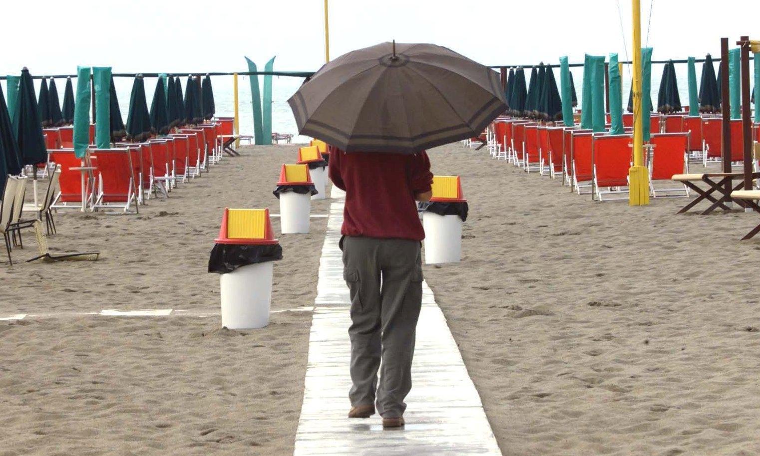 Ponte di Ferragosto: come dribblare il rischio ombrello Previsioni meteo, in quali orari dicono pioggia e in quali no