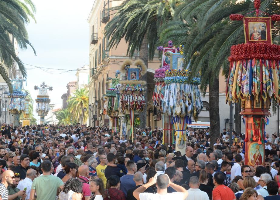Candelieri, una discesa super con diluvio 