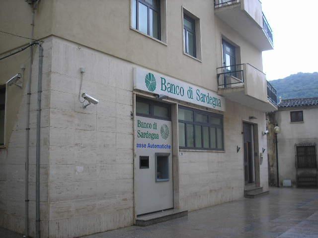 Assalto fallito al bancomat con un suv, ladri in fuga a Siniscola