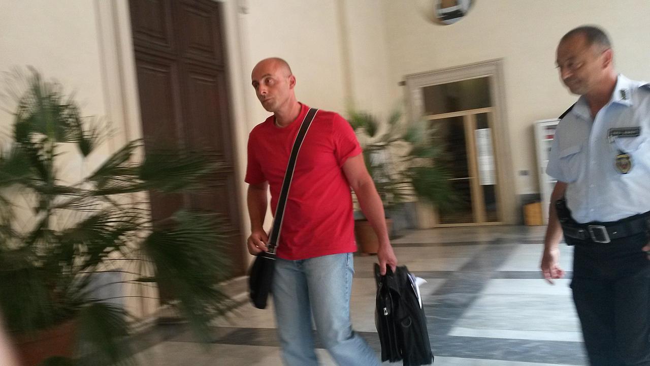 Simone Paolini all'arrivo in procura