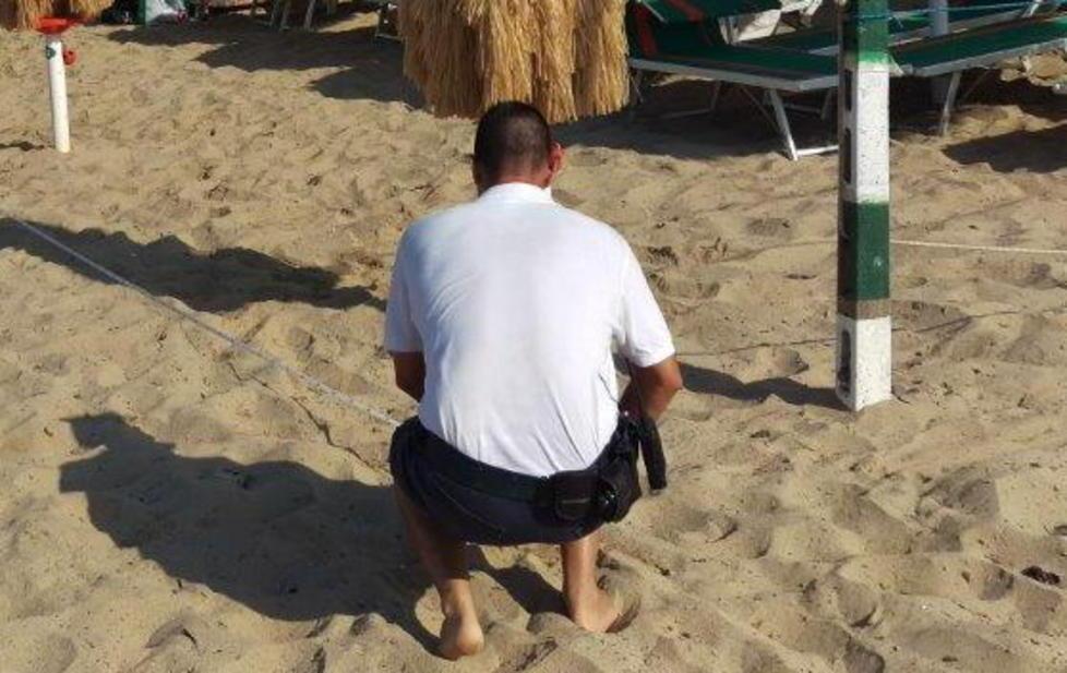 Spiagge apparecchiate, a Fetovaia denunciati due noleggiatori 