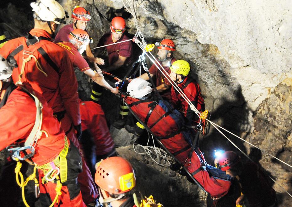 Dopo 2 giorni di lotta liberato lo speleologo 