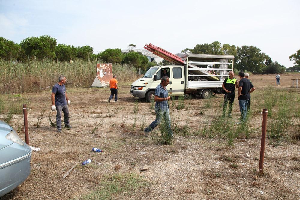 Maneggio abusivo ad Alghero, i vigili rimuovono le recinzioni 