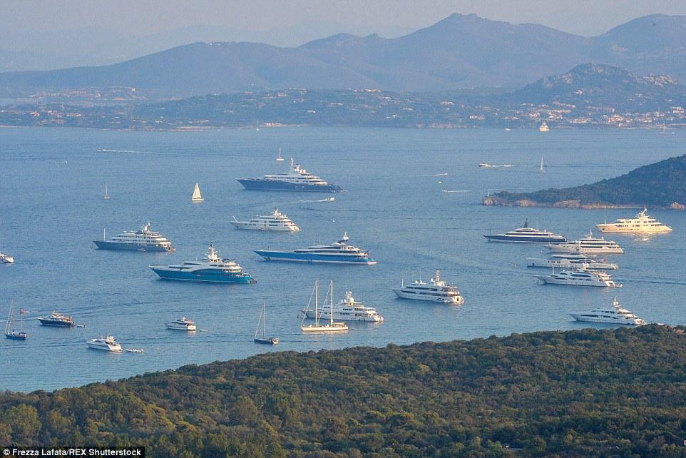 Yacht in Costa Smeralda (foto dal Daily Mail)