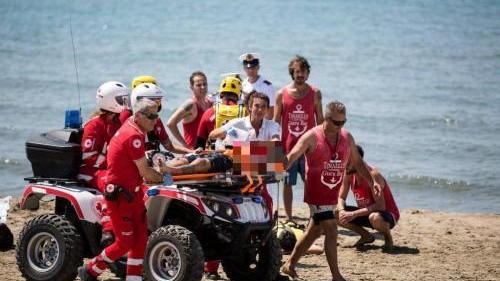 La Croce rossa di Castiglione all'opera con il suo quad durante un'esercitazione (foto d'archivio)