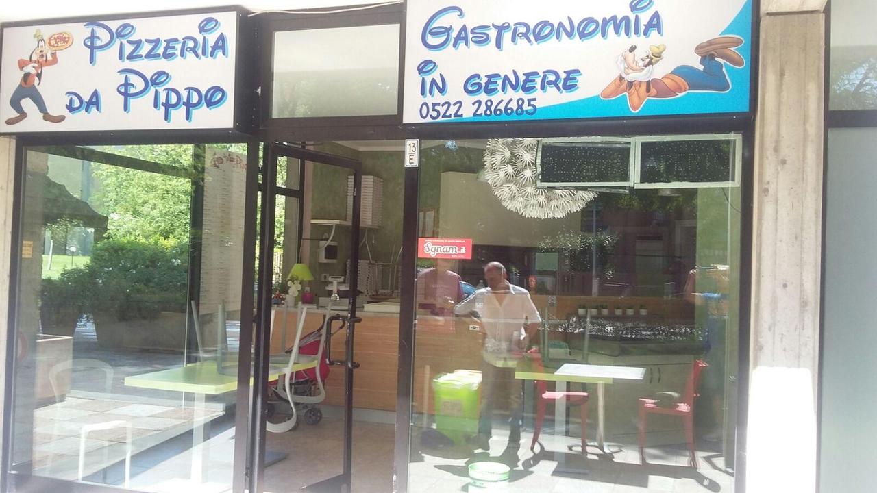 Tombini contro le vetrine, doppia spaccata in via Cecati