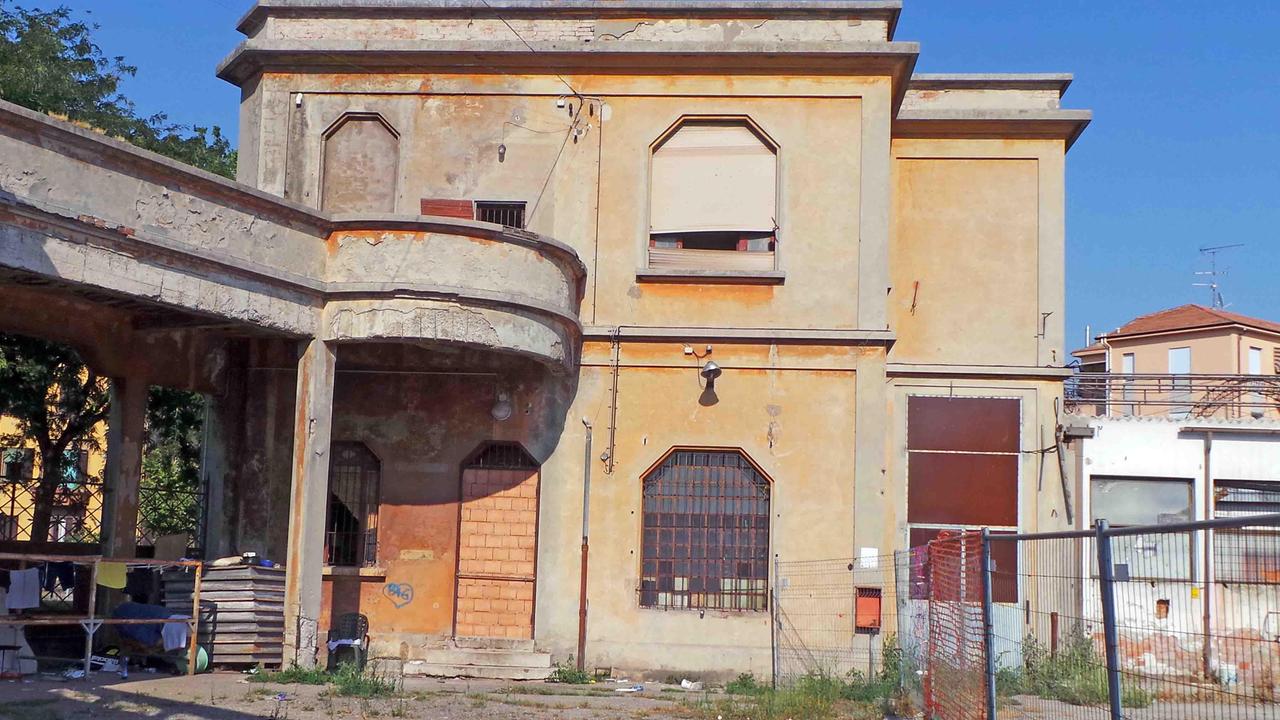 Lo stabile di via Foro Boario 51, conosciuto come ex Amga