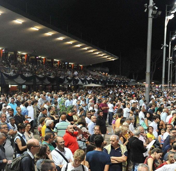 Il Sesana incorona una regina a Ferragosto 