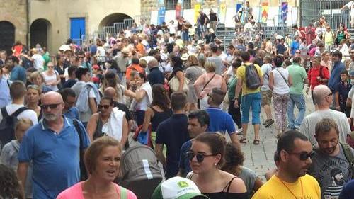 In diecimila alla “prima” della festa