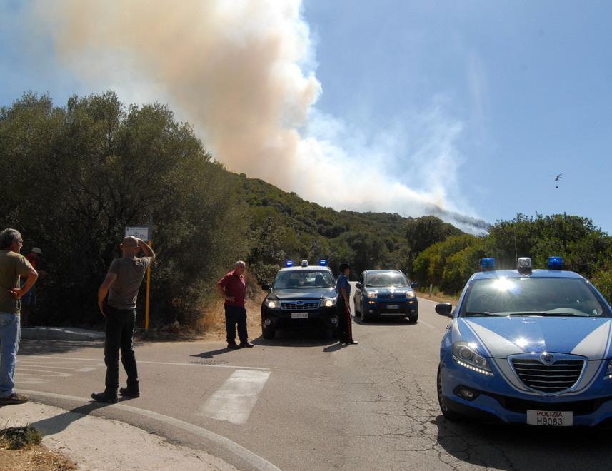  Le fiamme minacciano Berchiddeddu 