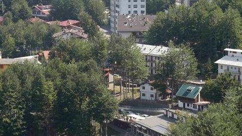 Due ore di serrate ricerche ma lui è a casa del vicino