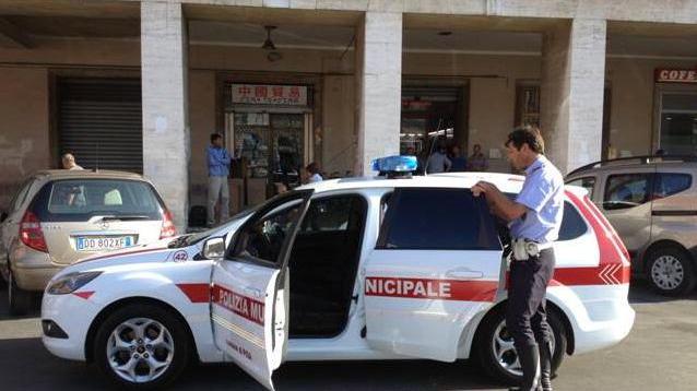 Una pattuglia della polizia municipale