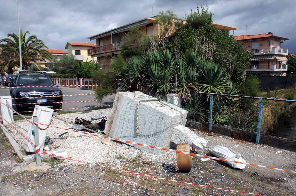 La Madonnina dei pescatori distrutta a Marina di Carrara