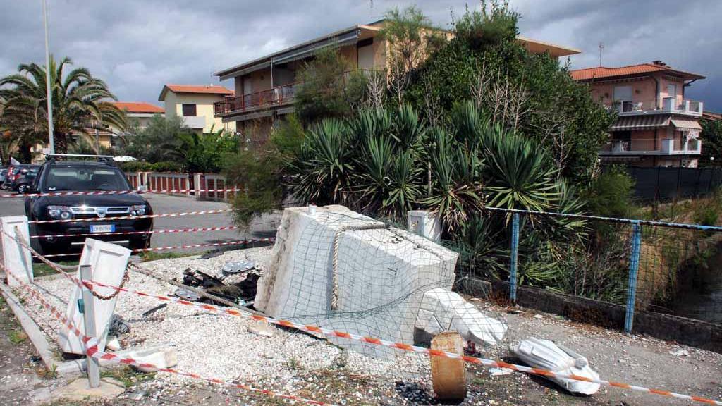 La Madonnina dei pescatori distrutta a Marina di Carrara