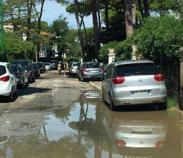 Tirrenia, c’è il temporale ma sembra un’alluvione 