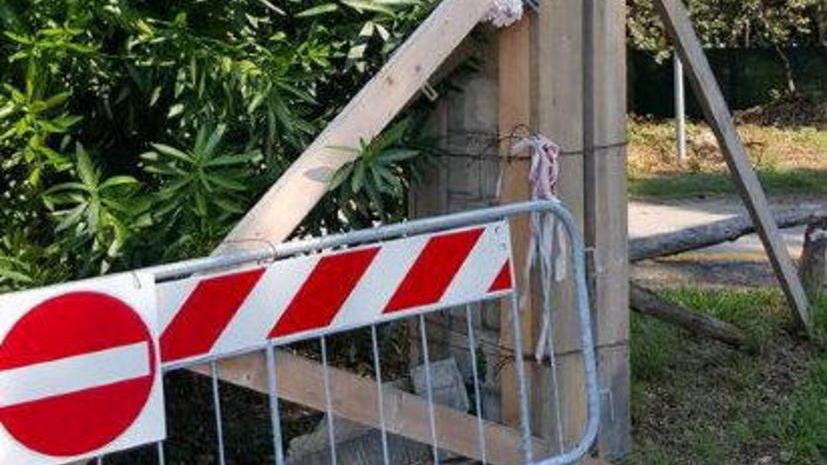 Indecoroso l’ingresso al parco della Versiliana