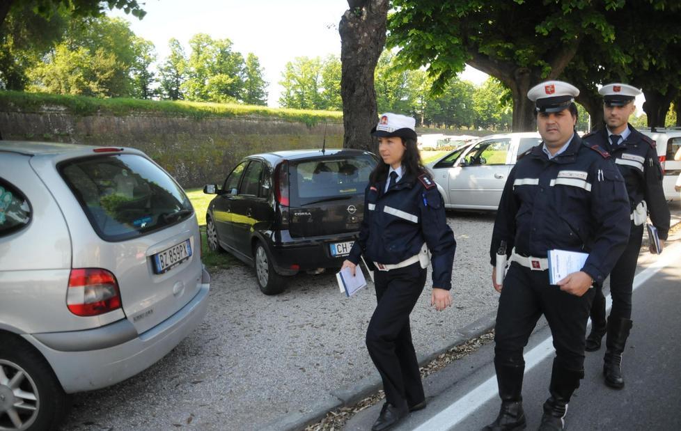 Denunciato dopo l’aggressione ai vigili 