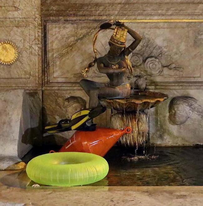 Ombrelloni, anguria cocktails e tanta gente per la spiaggia in città 