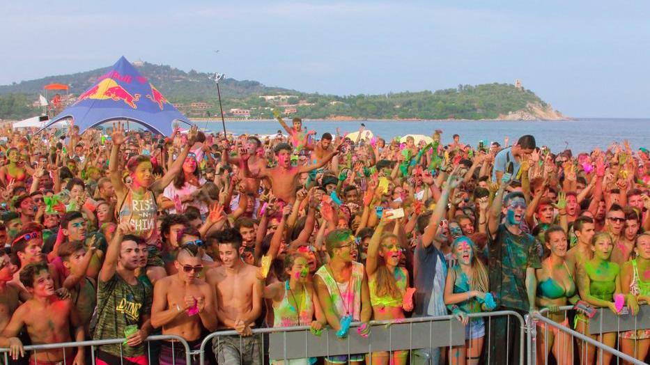 Festival Holi Color Open Air nel mare di Basaura