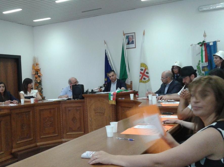  Dieci punti per Ottana, il sindaco riunisce le forze 