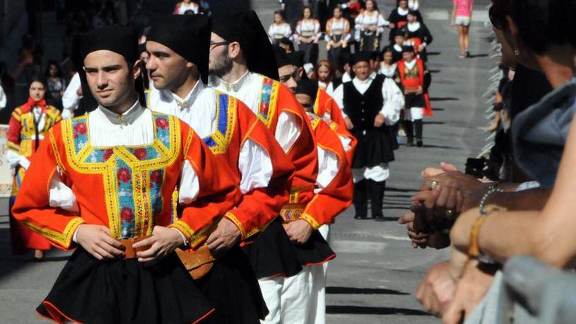 Festa di fede e di folclore, la città celebra il Redentore