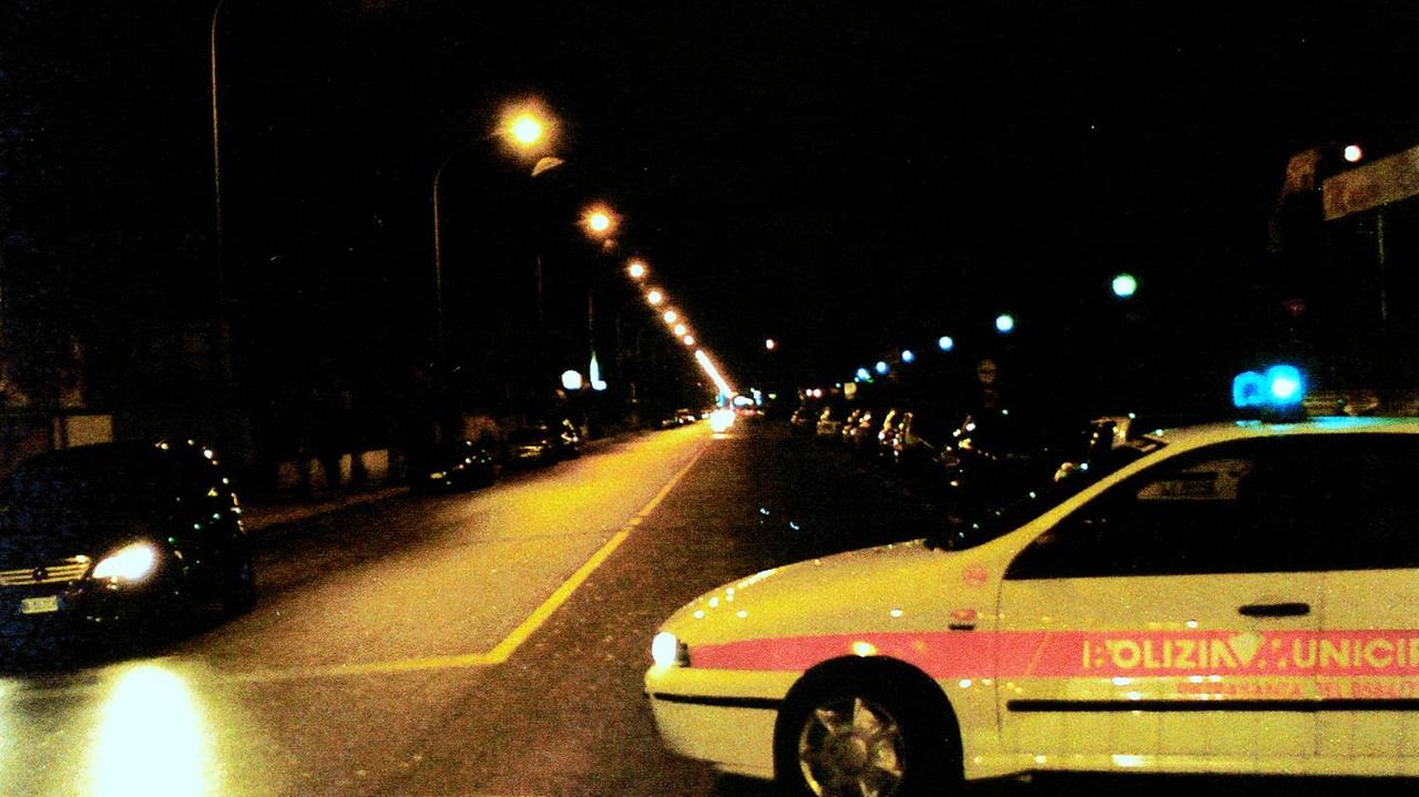 Una pattuglia della polizia municipale sul lungomare