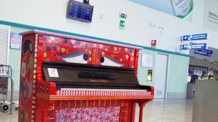 Il pianoforte all'aeroporto di alghero