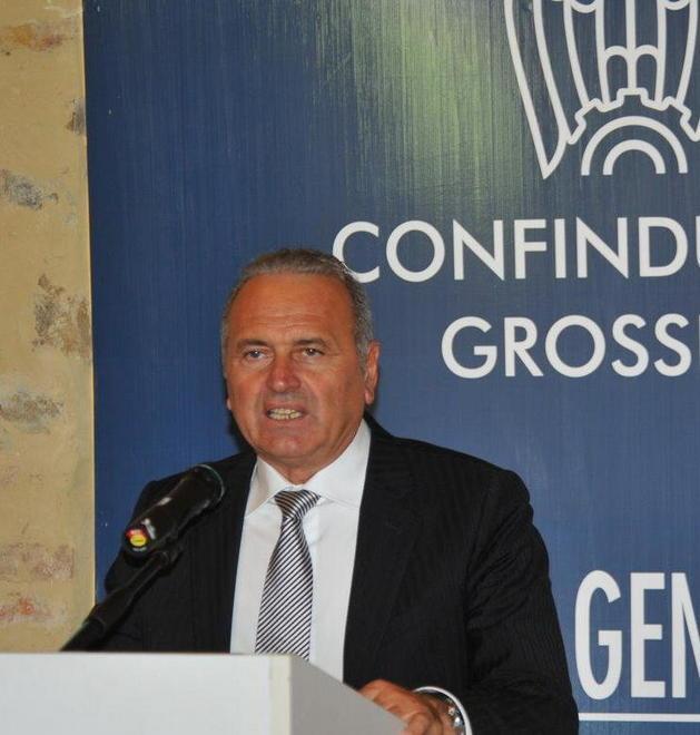 Confindustria: «Mai visti due zoppi correre insieme»