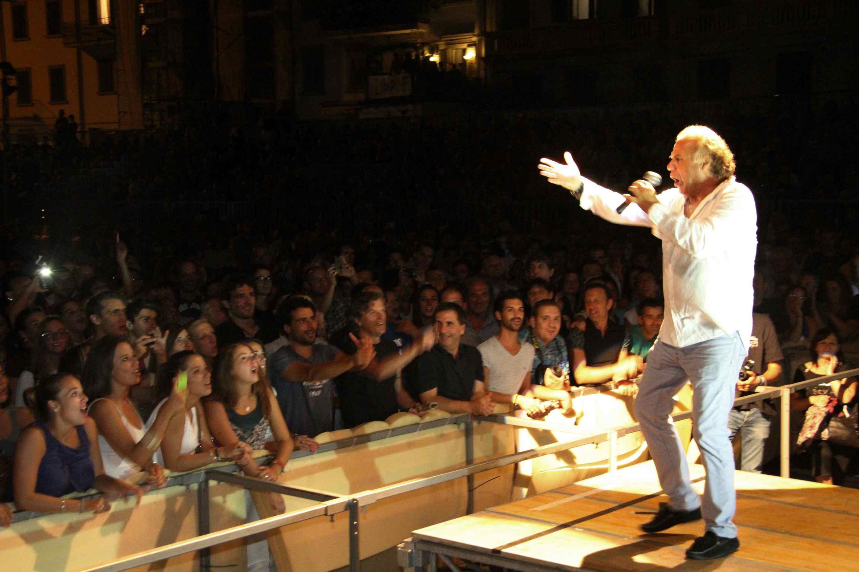 Jerry Calà sul palco del Mercatale durante il Settembre pratese 2013