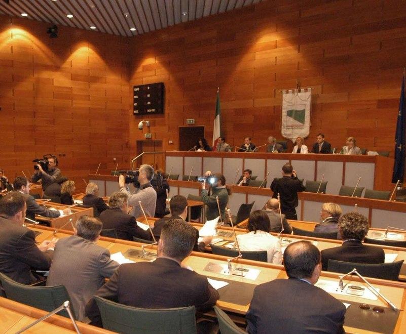 Regione, 16 superdirigenti premiati con 22 mila euro 