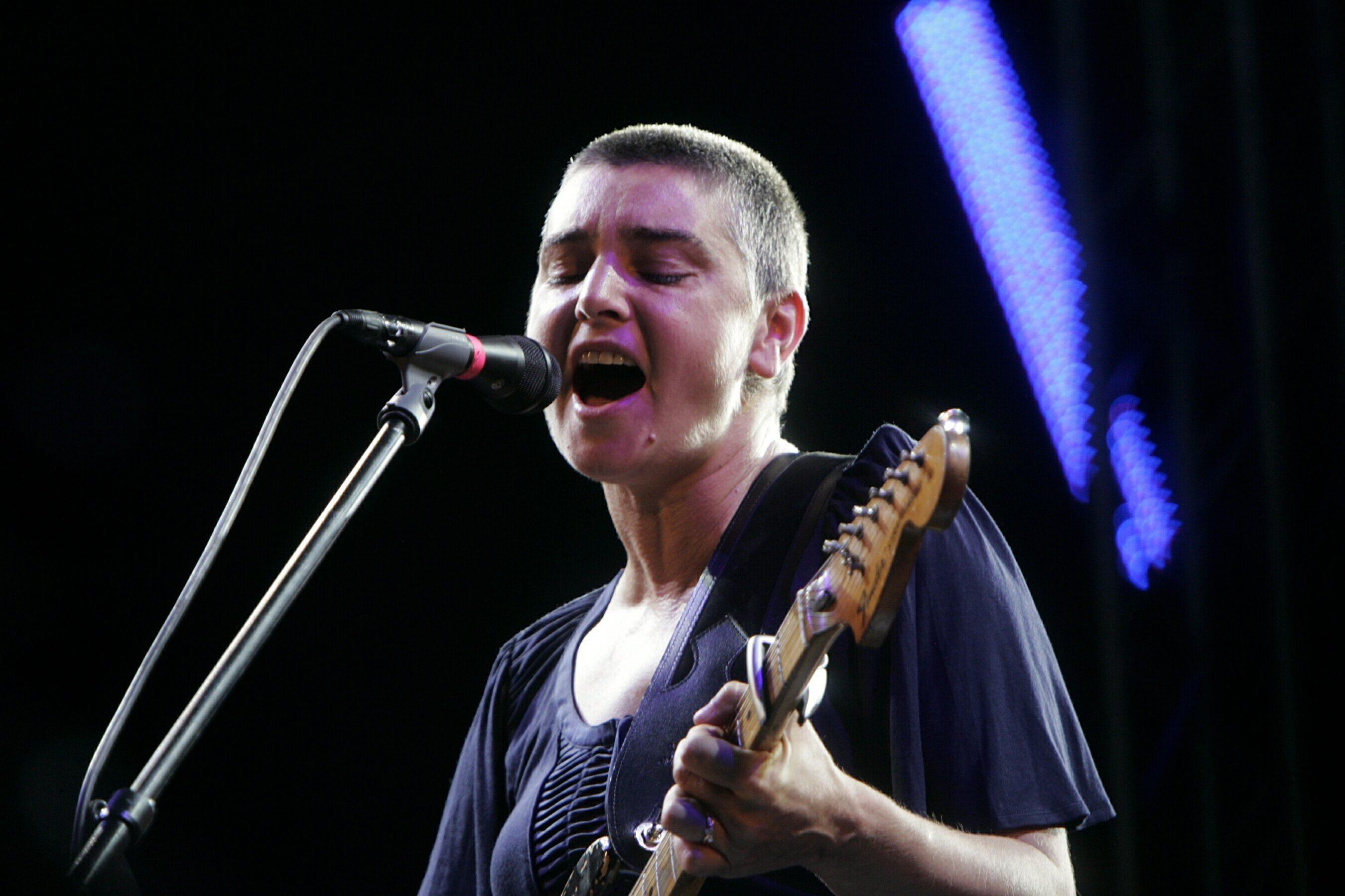 Sinead O’Connor accusa di truffa l’agente correggese 